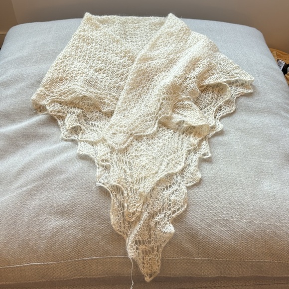 Wool lace shawl - Picture 4 of 4